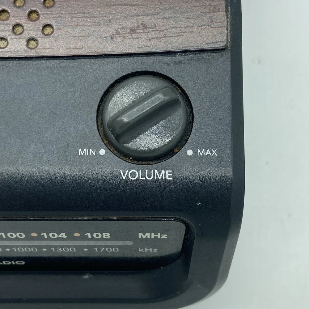 Vintage Woodgrain GE AM/FM 7-4613A Digital‎ Alarm Clock Radio Retro Red LED 90's